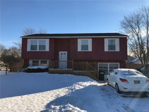 120 Royalton Dr, Minoa, NY 13116-1420