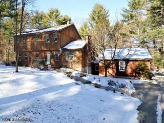 13 Crestwood Dr, Richmond, RI 02832-3403