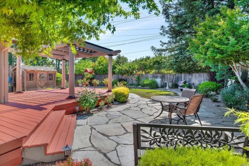 1505 Dudley Pl, Santa Rosa, CA 95401-4525