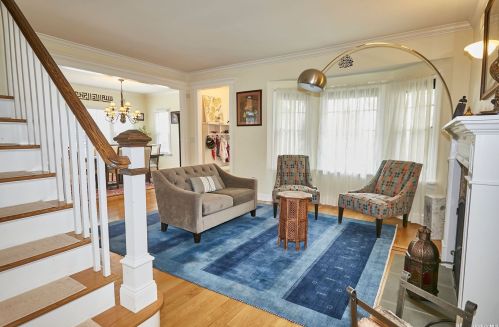 18 Pinewood Ln, New Hyde Park NY  11040-3321 exterior