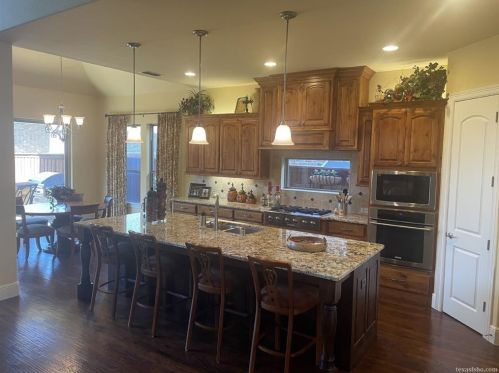 604 Sandy Ln, Lewisville TX  75022-4510 exterior