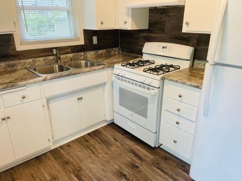 552 Gotzian St, Saint Paul, MN 55106-5335
