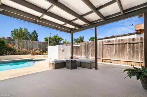 8211 Elston Pl, San Diego CA 92126-2213 exterior