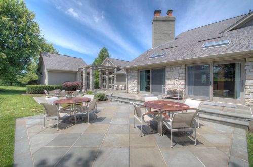 875 Squire Oaks Dr, Covington KY  41017-1342 exterior