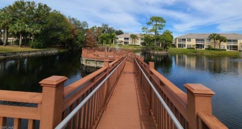 6927 Satinleaf Rd, Naples FL  34109-6159 exterior