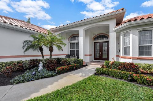5828 Pine Ridge Cir, Vero Beach, FL 32967-6063