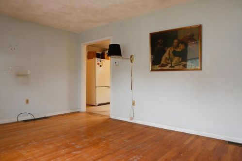 28 Manor Dr, South Kingstown RI  02882-5412 exterior