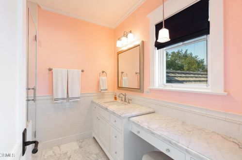 655 Hillcrest Ave, La Canada CA  91011-4040 exterior