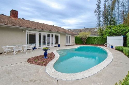 1105 Pembroke Ln, Newport Beach, CA 92660-4736