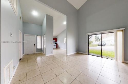 19 Peachtree Pl, Boynton Beach, FL 33436-6708