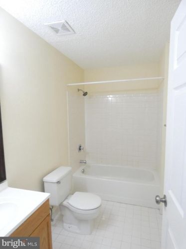 31 Rickard Ct, Lawrence Township NJ  08648-2669 exterior