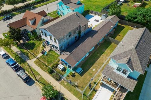 4018 Sealy St, Galveston, TX 77550-3816