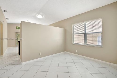2728 177th Ave, Hollywood FL  33029-5142 exterior