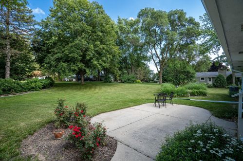 5260 Maryknoll Dr, Waukesha, WI 53151-8080