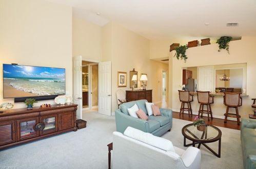 4958 Westchester Ct, Naples, FL 34105-6673