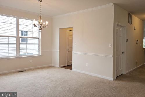 3465 Eagle Ridge Dr, Woodbridge VA  22191-6562 exterior