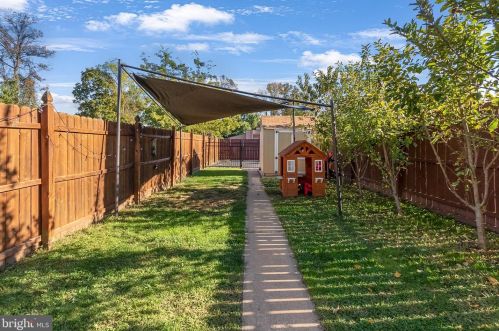 25 Maple Ave, Yardley PA 19067-6642 exterior