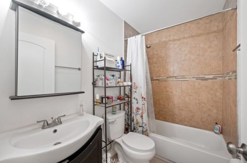 2032 Piru St, Compton CA  90222-3525 exterior