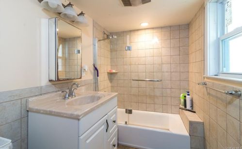 5 Todd Pl, Crotonville NY  10562-3424 exterior