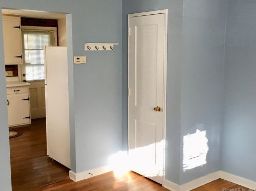 51 Lakeview Ter, Derby CT 06418-1057 exterior