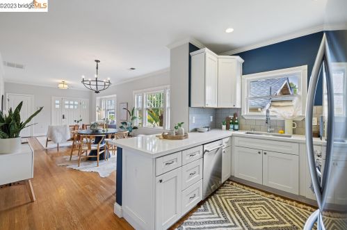 409 45th St, Oakland CA  94609-2124 exterior