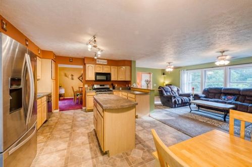 2233 Mcaleer Rd, Sewickley, PA 15143-8668