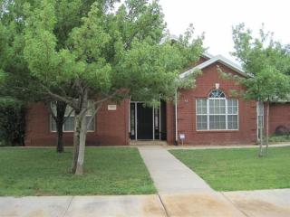 903 9th St, Idalou, TX 79329-4209