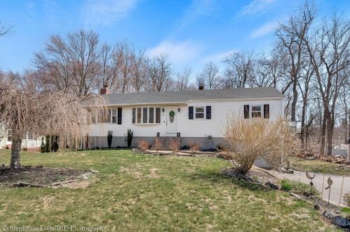 16 Jobs Rd, Wallingford, CT 06492-2532
