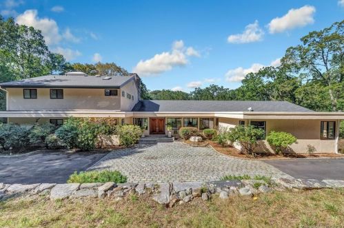 75 Honeysuckle Hill Ln, Bridgeport CT  06612-1145 exterior