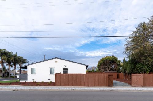 26184 Stanwood Ave, Hayward CA  94544-2736 exterior