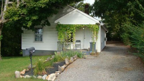 327 11th St, Clarksville, TN 37040-4509