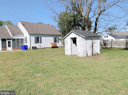 16902 Dupont Hwy, Harrington DE  19952-2476 exterior