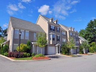 200 Avalon Dr, Bedford MA  01730-4002 exterior