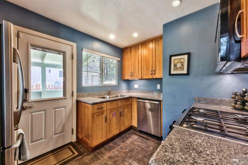 1394 Matheson Dr, South Lake Tahoe CA  96150-8014 exterior