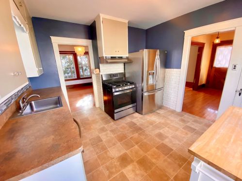 69 Hill St, Dover NH  03820-3139 exterior