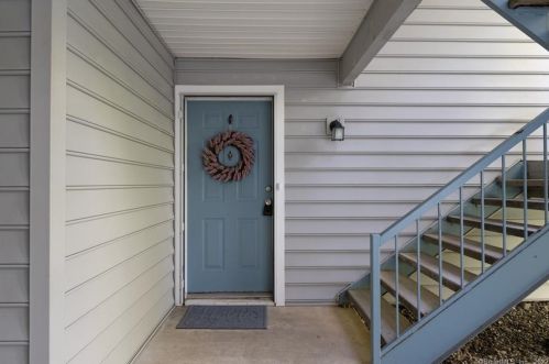 90 Crown Knoll Ct, Groton, CT 06340-6280