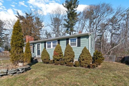 6 Dawn Ln, Coventry, RI 02816-8802