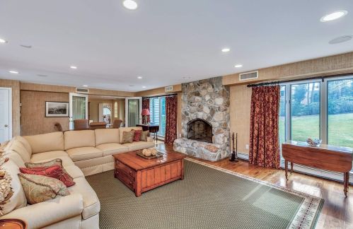 8 Emerson Rd, Muttontown NY  11545-3116 exterior