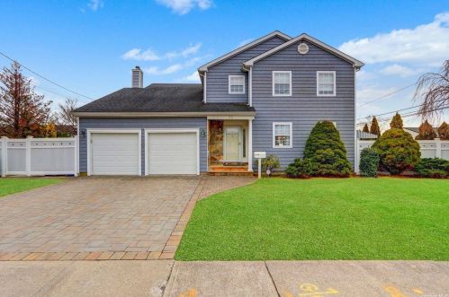 26 Orange St, Deer Park, NY 11729-3538
