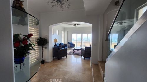 2212 Pacific Coast Hwy, Huntington Beach CA  92648-3958 exterior