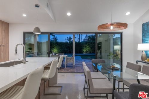 1055 Louise Dr, Palm Springs CA  92262-3241 exterior
