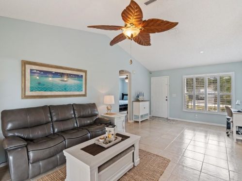 8425 102 Ct, Vero Beach FL  32967-3282 exterior