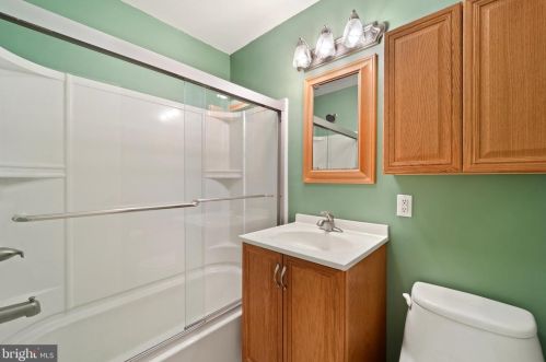 2206 Youngs Dr, Haymarket VA  20169-1534 exterior