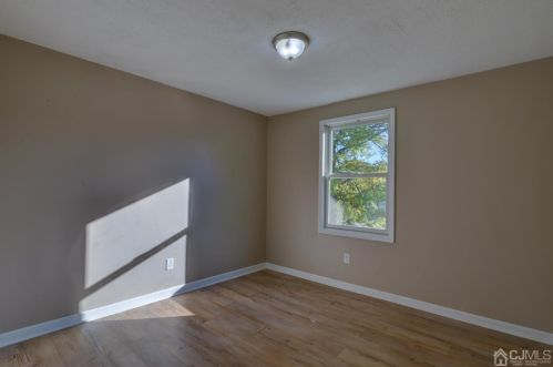 77 Lockwood Ave, Woodbridge NJ  07095-3615 exterior