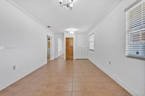 2259 5th Ave, Hialeah FL  33010-2104 exterior