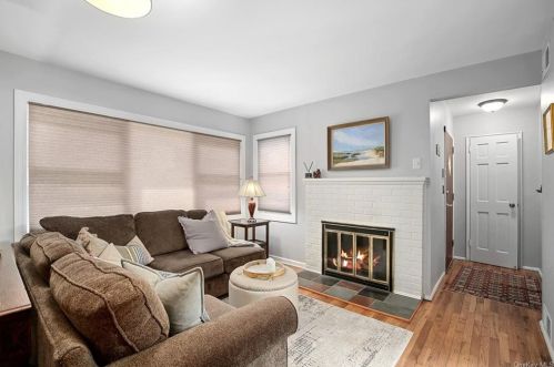 5 Augusta Pl, White Plains NY  10603-1901 exterior