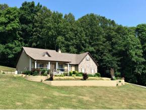 5002 Country Dr, Kingsport, TN 37664-4425