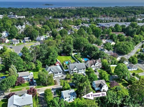 28 Tower St, Milford CT  06460-3213 exterior