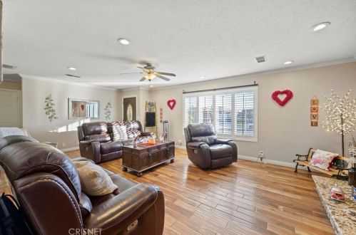 317 Lafayette Dr, Oxnard, CA 93036-2463