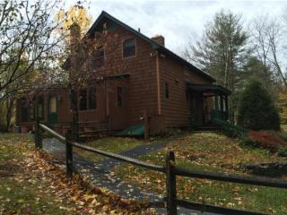 679 Hidden Valley Rd, North Shaftsbury, VT 05262-9480